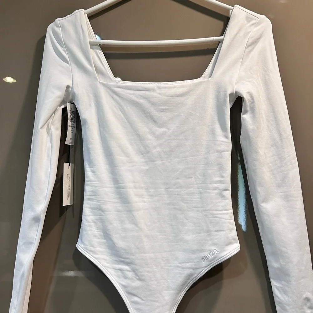 BNWT Aritzia Contour Bodysuit - Picture 2 of 5